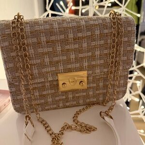 Elegant Cream Tweed Chain Bag